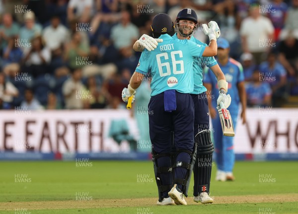 160726 - England v India, Second Metro Bank One Day International, Cardiff - Gus Atkinson of England and Joe Root of England embrace after Atkinson hits the winning runs