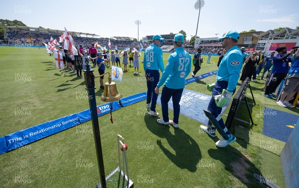 160726 - England v India, Second Metro Bank One Day International, Cardiff - England take the pitch for the start of play