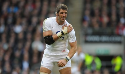 27.02.10 - England v Ireland - RBS Six Nations 2010 - Simon Shaw of England feels a injury. 