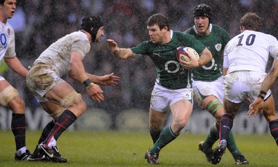 27.02.10 - England v Ireland - RBS Six Nations 2010 - Gordon D'Arcy of Ireland takes on Steve Borthwick of England. 