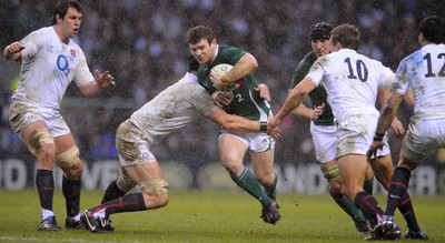 27.02.10 - England v Ireland - RBS Six Nations 2010 - Gordon D'Arcy of Ireland takes on Steve Borthwick of England. 