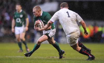 27.02.10 - England v Ireland - RBS Six Nations 2010 - Keith Earls of Ireland tries to get past Tim Payne of England. 