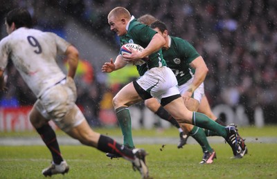 27.02.10 - England v Ireland - RBS Six Nations 2010 - Keith Earls of Ireland gets into space. 