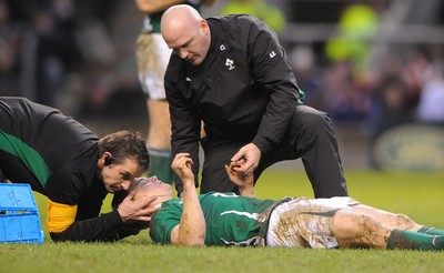 27.02.10 - England v Ireland - RBS Six Nations 2010 - Brian O'Driscoll of Ireland is treated by medical staff. 