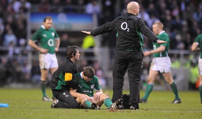 27.02.10 - England v Ireland - RBS Six Nations 2010 - Brian O'Driscoll of Ireland is treated by medical staff. 