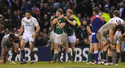 27.02.10 - England v Ireland - RBS Six Nations 2010 - Ireland players celebrate. 