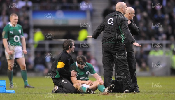 27.02.10 - England v Ireland - RBS Six Nations 2010 - Brian O'Driscoll of Ireland is treated by medical staff. 