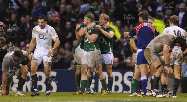 27.02.10 - England v Ireland - RBS Six Nations 2010 - Ireland players celebrate. 