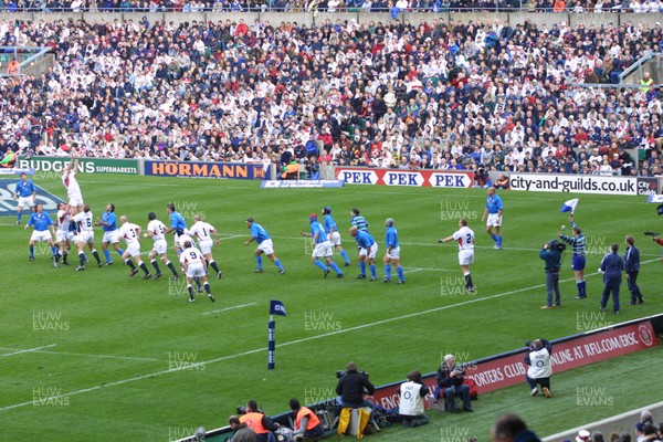 090303 - England v Italy - Six Nations Championship - A general view of Twickenham 