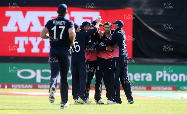 060617 - England v New Zealand - ICC Champions Trophy - Mark Wood of England celebrates with team mates after Kane Williamson of New Zealand is caught by Jos Butler