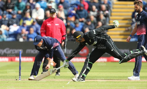 060617 - England v New Zealand, ICC Champions Trophy 2017, Cardiff - Martin Guptill of New Zealand survives a run out attempt by Eoin Morgan of England