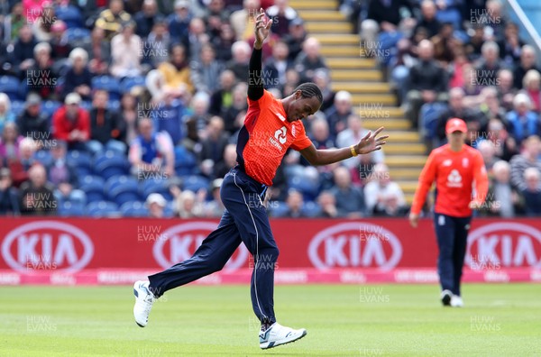 050519 - England v Pakistan - Vitality IT20 - Jofra Archer of England celebrates as Imam ul-Haq is caught by Ben Foakes