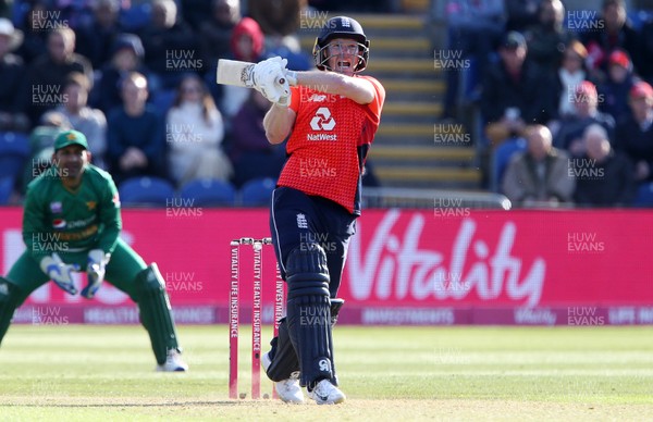 050519 - England v Pakistan - Vitality IT20 - Eoin Morgan of England hits the game winning 6 runs