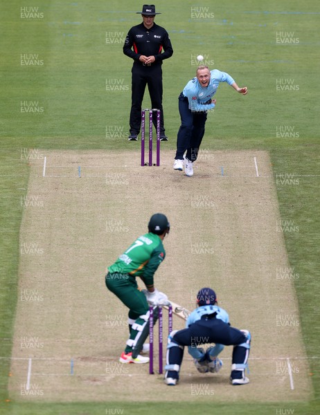 080721 - England v Pakistan - Royal London ODI - Matthew Parkinson of England bowling