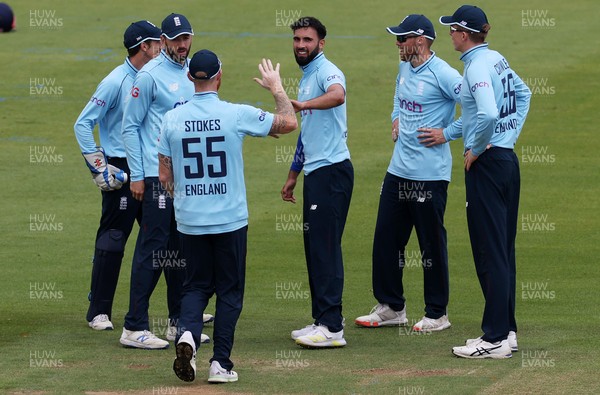 080721 - England v Pakistan - Royal London ODI - Saqib Mahmood of England celebrates with team mates after Faheem Ashraf is caught by John Simpson