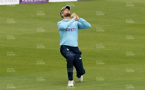 080721 - England v Pakistan - Royal London ODI - Dawid Malan of England catches the ball to dismiss Hassan Ali