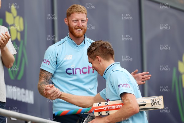 080721 - England v Pakistan - Royal London ODI - Captain Ben Stokes of England shakes hands with Zak Crawley at the end of the game