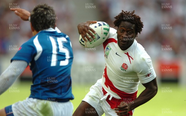 22.09.07 - England v Samoa - Rugby World Cup 2007 - England's Paul Sackey takes on Samoa's Loki Crichton 