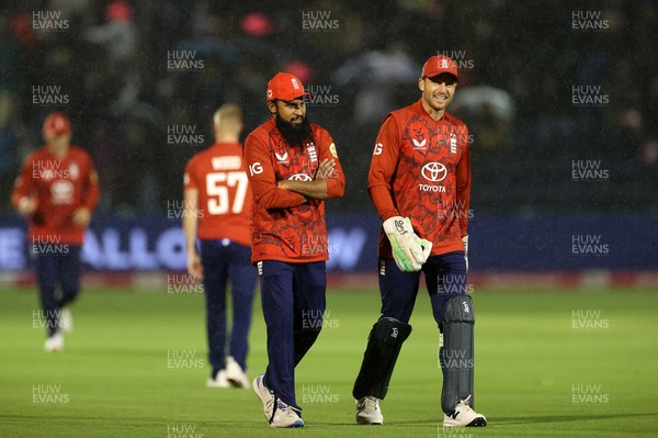100925 - England v South Africa - 1st T20I - Adil Rashid and Jos Buttler leave the field after the rain starts falling