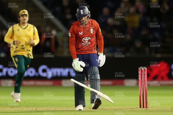 100925 - England v South Africa - 1st T20I - Jos Buttler of England throws his bat after being dismissed