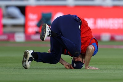 170926 - England v Sri Lanka - Men's Second International T20 - Jamie Overton of England