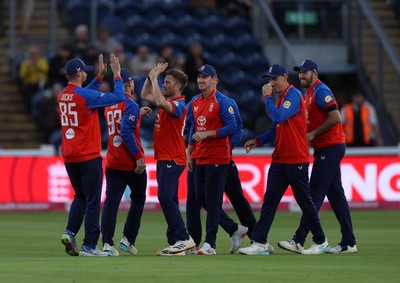 170926 - England v Sri Lanka - Men's Second International T20 - Liam Dawson celebrates with team mate Jamie Overton of England after taking the wicket of Lahiru Udara
