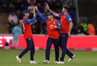 170926 - England v Sri Lanka - Men's Second International T20 - Harry Brook of England celebrates with team mates after catching the ball to dismiss Pathum Nissanka off the bowling of Jamie Overton