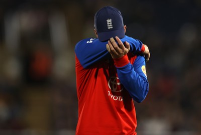 170926 - England v Sri Lanka - Men's Second International T20 - Jordan Cox of England 