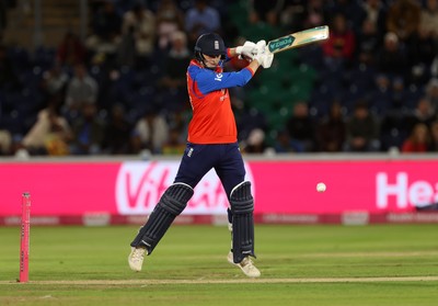 170926 - England v Sri Lanka - Men's Second International T20 - Aneurin Donald of England batting