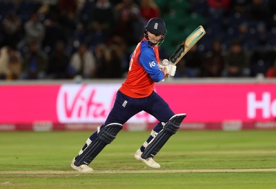 170926 - England v Sri Lanka - Men's Second International T20 - Aneurin Donald of England batting
