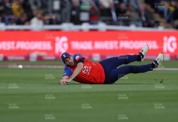 170926 - England v Sri Lanka - Men's Second International T20 - Jamie Overton of England gets a finger to the ball