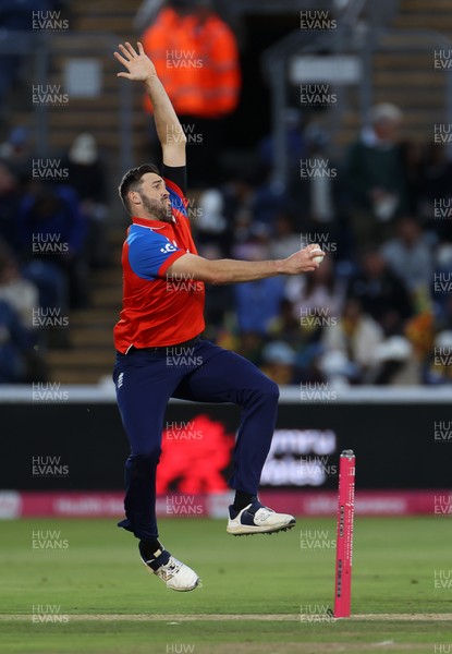 170926 - England v Sri Lanka - Men's Second International T20 - Jamie Overton of England