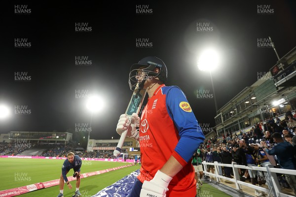 170926 - England v Sri Lanka - Men's Second International T20 - Aneurin Donald of England enters the field