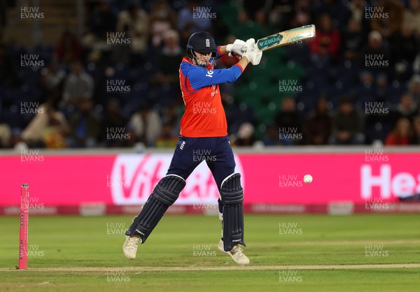170926 - England v Sri Lanka - Men's Second International T20 - Aneurin Donald of England batting