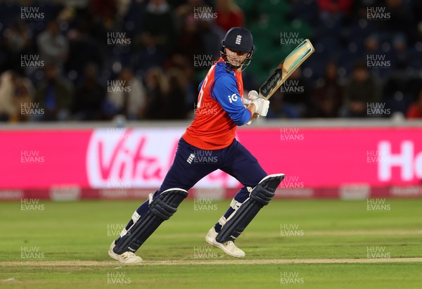 170926 - England v Sri Lanka - Men's Second International T20 - Aneurin Donald of England batting