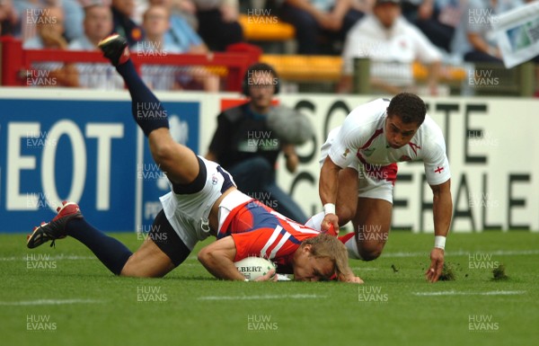 08.09.07 - England v USA - Rugby World Cup 2007 - France - USA's Paul Emerick is tackled by England's Jason Robinson 