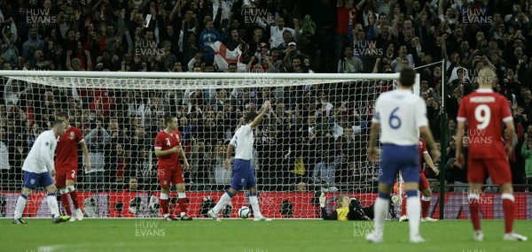 06.09.11 -  England v Wales -UEFA Euro 2012 Qualifier Group G ....  England's Frank Lampard and supporters celebrate Ashley Young's goal. 