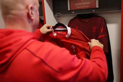 070226 - England v Wales - Guinness Six Nations - Wales dressing room before the game