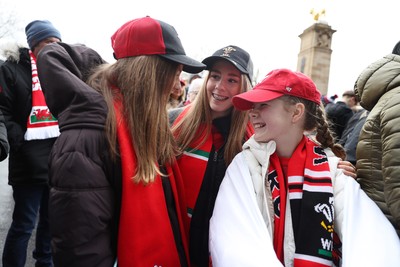 070226 - England v Wales - Guinness Six Nations - Fans outside the stadium