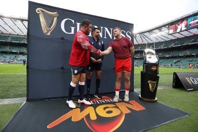 070226 - England v Wales - Guinness Six Nations - Jamie George of England and Dewi Lake of Wales during the coin toss