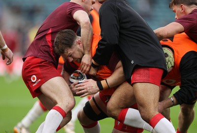 070226 - England v Wales - Guinness Six Nations - Olly Cracknell during the warm up