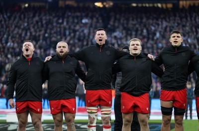 070226 - England v Wales - Guinness Six Nations - Wales sing the anthem
