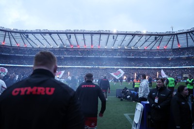 070226 - England v Wales - Guinness Six Nations - Wales run out onto the field