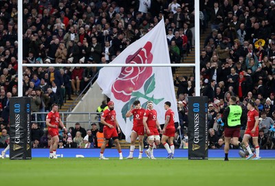070226 - England v Wales - Guinness Six Nations - Wales dejected under the posts
