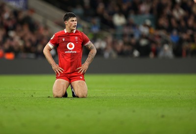 070226 - England v Wales - Guinness Six Nations - Louis Rees-Zammit of Wales 