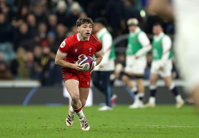 070226 - England v Wales - Guinness Six Nations - Dan Edwards of Wales 