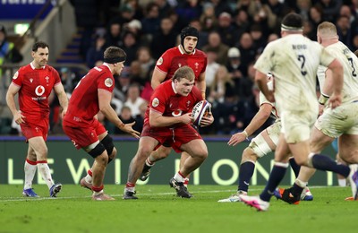 070226 - England v Wales - Guinness Six Nations - Archie Griffin of Wales 