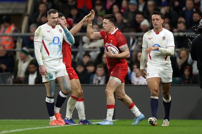 070226 - England v Wales - Guinness Six Nations - Josh Adams of Wales celebrates scoring a try with team mate Louis Rees-Zammit