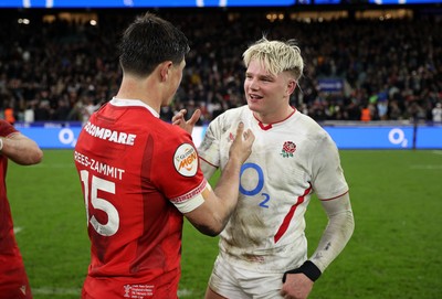 070226 - England v Wales - Guinness Six Nations - Louis Rees-Zammit of Wales and Henry Pollock of England 