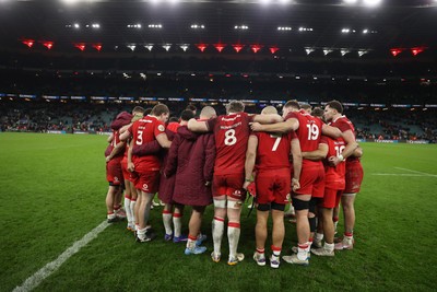070226 - England v Wales - Guinness Six Nations - Wales team huddle at full time